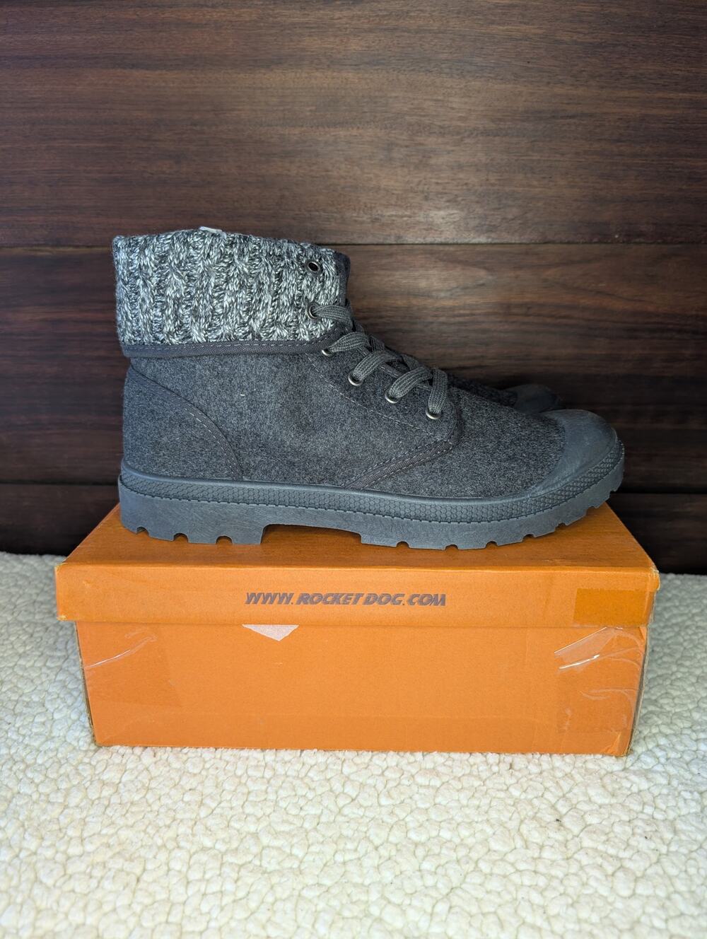 NIB Rocket Dog Joshua Pilot Ladies Shoe W9